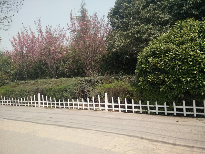 PVC草坪护栏