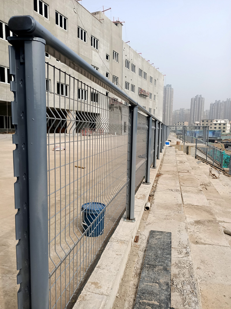 折弯型护栏网